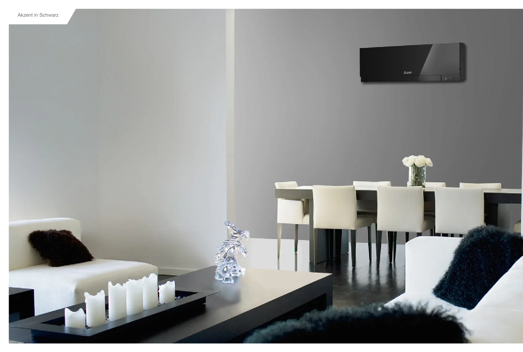 Premium Wandgerät MSZ-EF in glänzendem Schwarz in einem eleganten, dunkel gestalteten Wohnraum